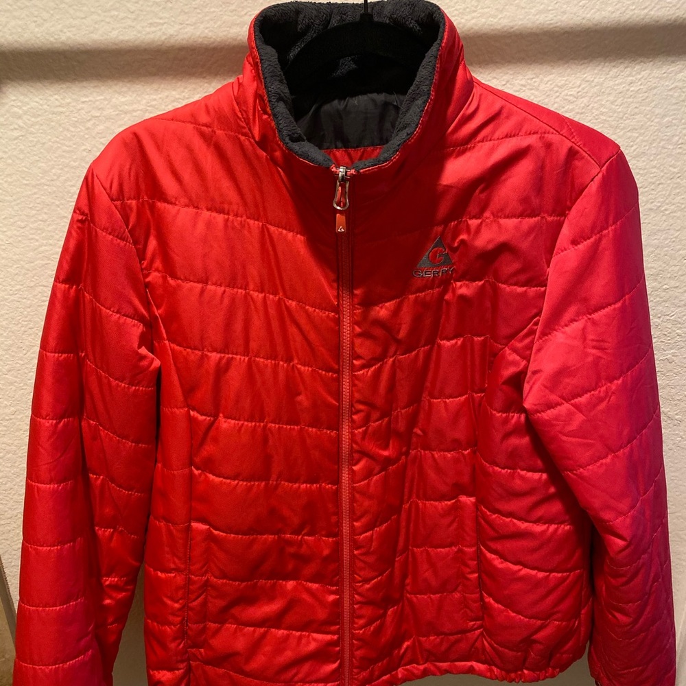 Light polyester shell with fleece collar